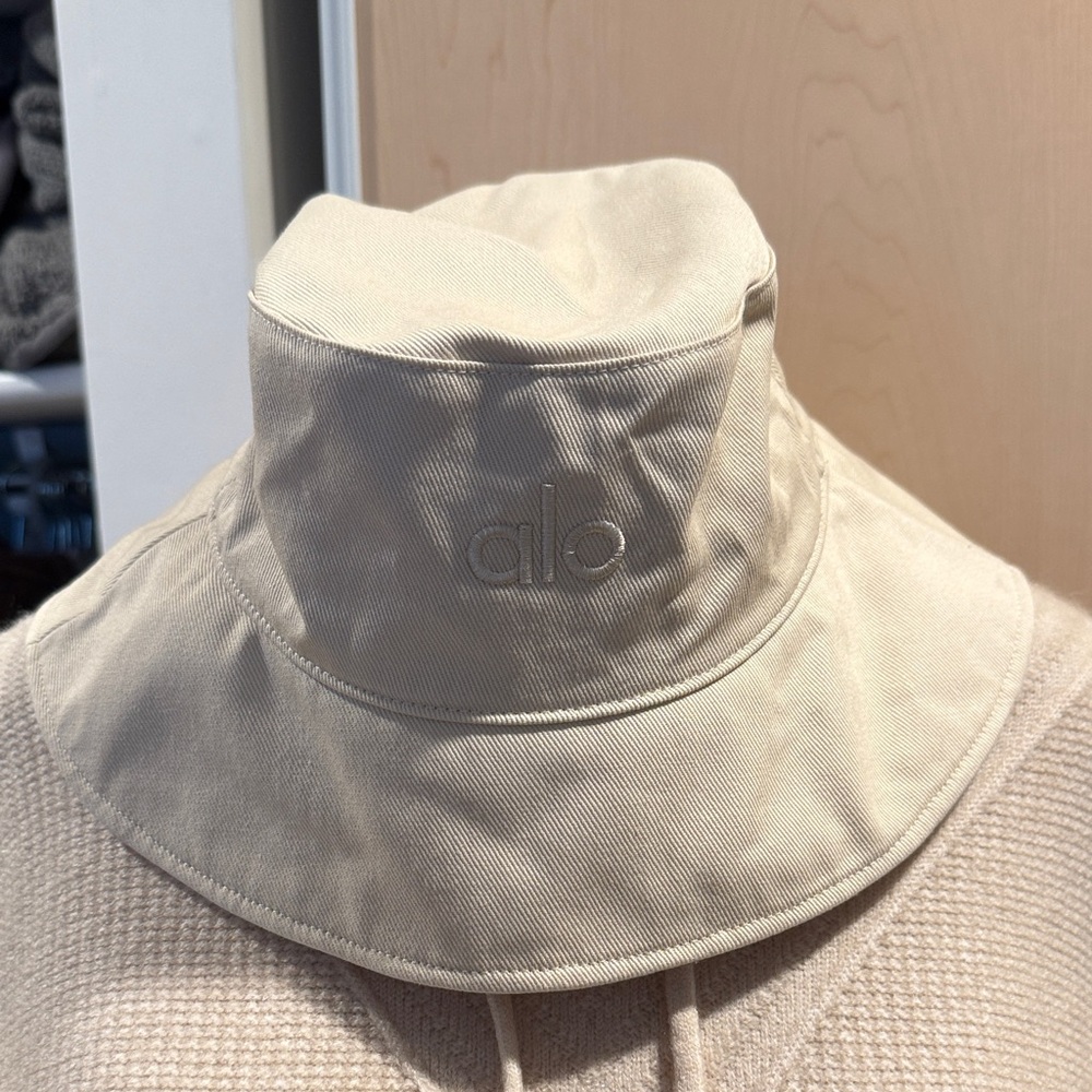ALO Yoga Cream Bucket Hat S/M